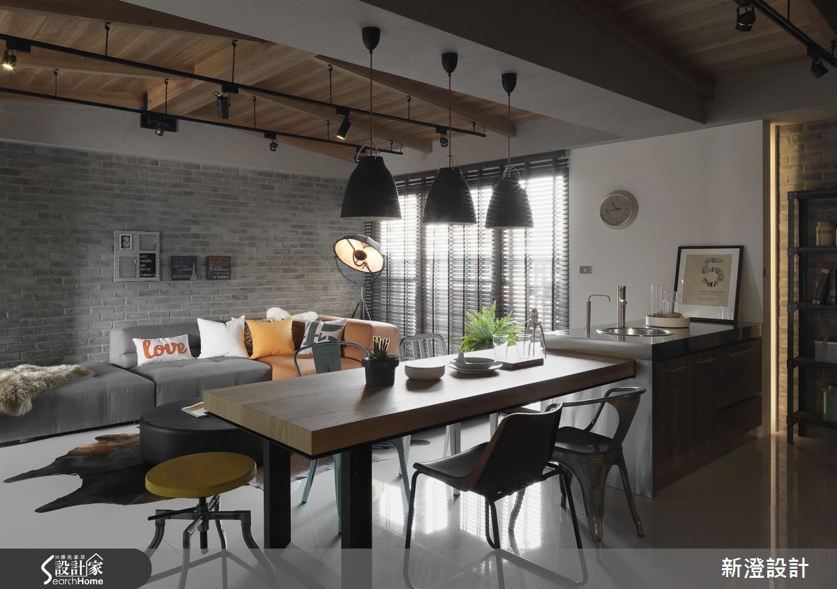 在此 39 坪的居宅內，少了制式明確的風格，但卻洋溢著